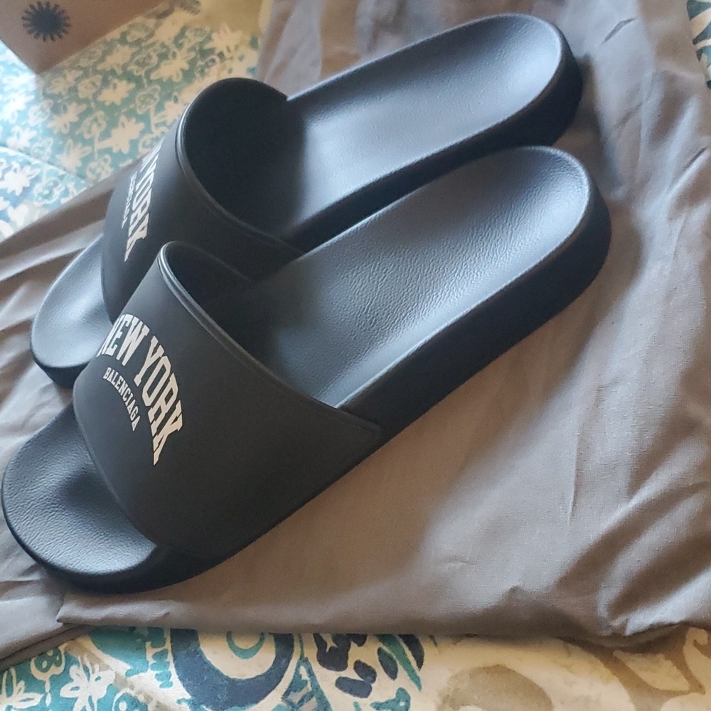 Brand new Balenciaga Black pool slide - Picture 4 of 7